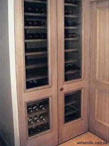 Встроенный шкаф для хранения бутылок